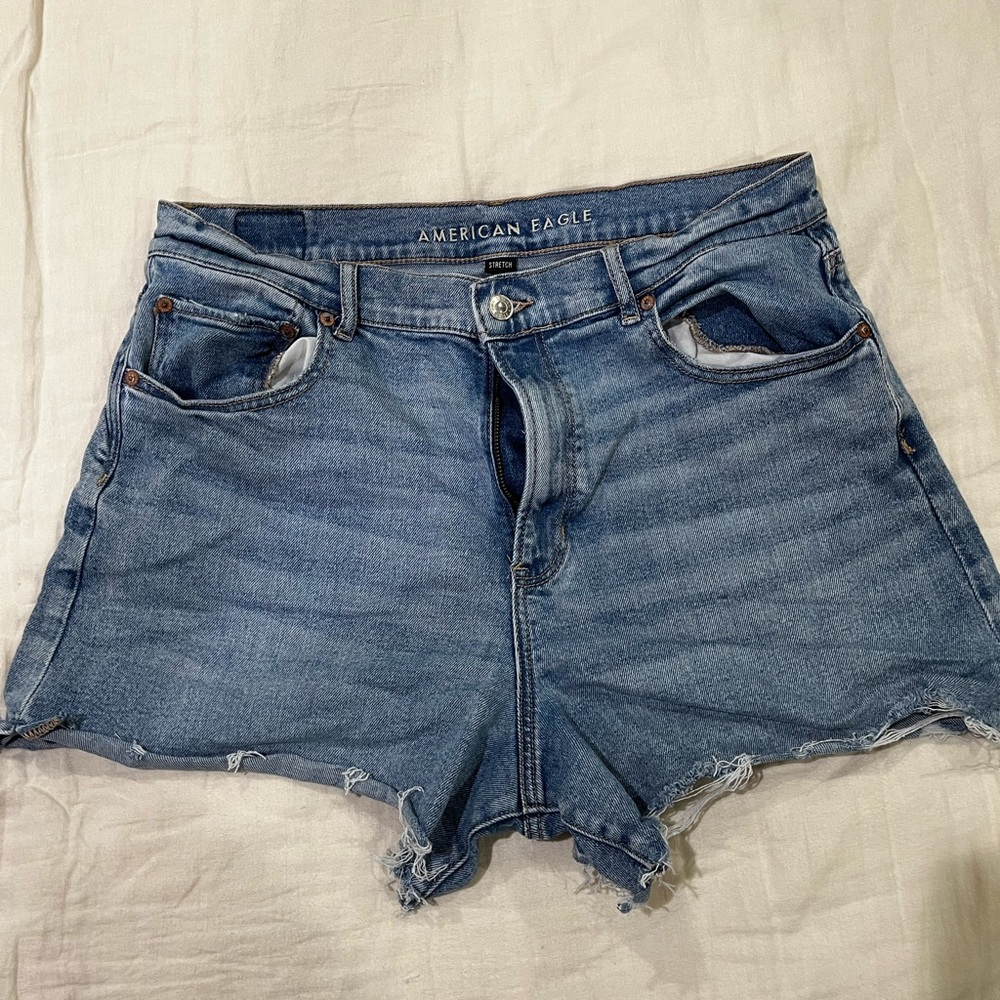 Light wash highest waist 90’s boyfriend shorts